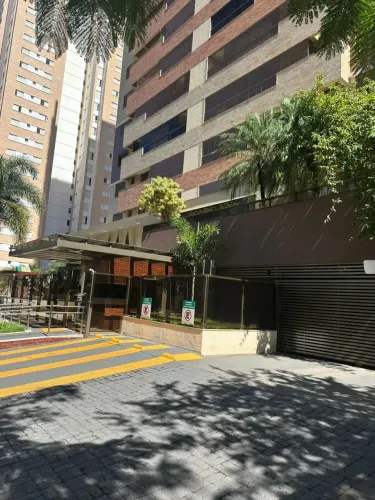 Setor Bueno- 176M2, 3 suítes, 3 vagas, armários, churrasqueira carvão