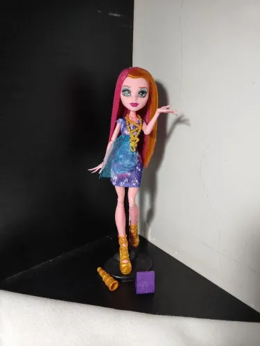 Boneca Monster High Gigi Grant Freaky Field Trip Completa G1