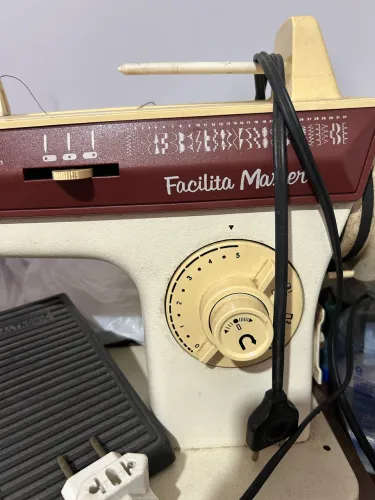 Máquina Singer Facilita Master 1995 