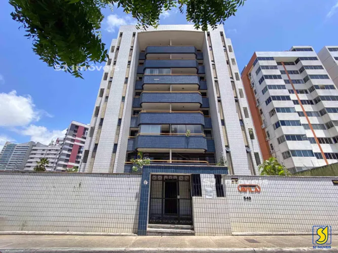 Apartamento com 3 suítes e 2 vagas em localização estratégica no Cocó