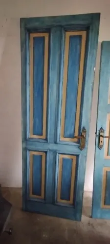 Vendo portas antigas em madeira maciça pintados em laca excelente estado de conservação!