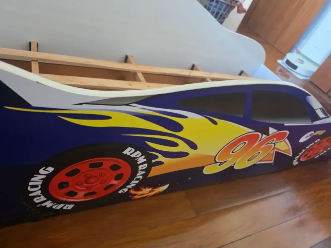 Cama infantil carro