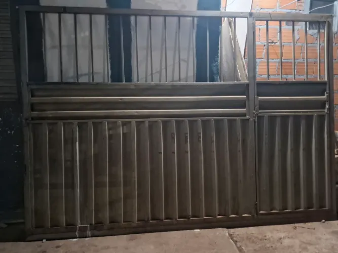 Vende-se Portão