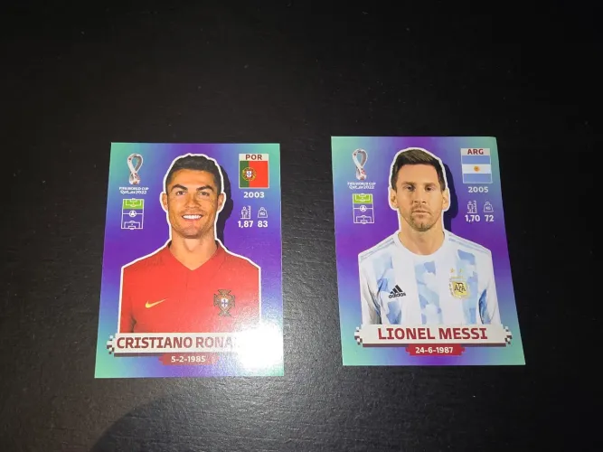 Lote com 4 figurinhas Copa 2018 e 2022 (Messi 2018, 2022 e Cristiano Ronaldo 2018, 2022)