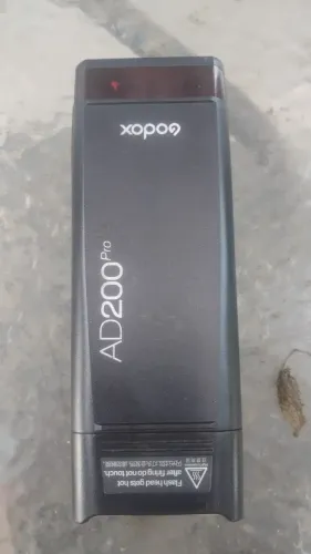Flash AD200pro