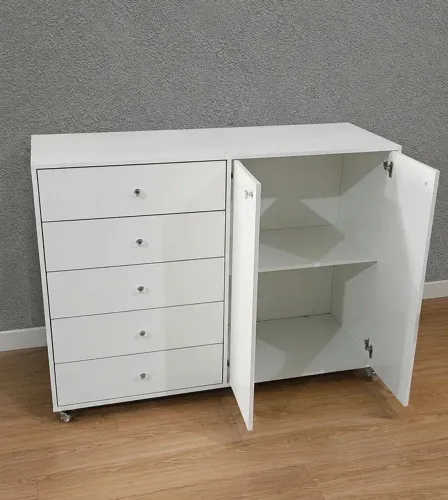 Cômoda Com Cinco Gavetas/Armário L 1.10 M