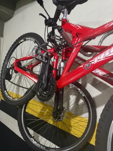 Vendo duas bicicletas semi novas 1500, 00 as duas dividimos no cartão de crédito.