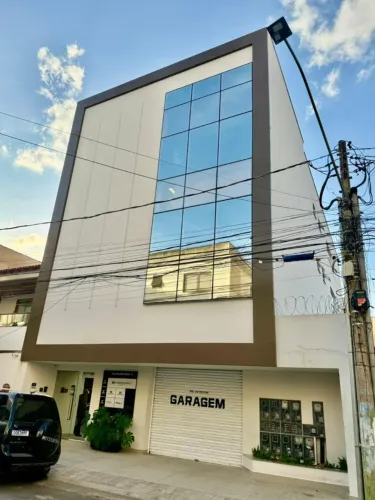 Alugo sala comercial com 45m² e elevador no Edifício Golden Space - Centro de Colatina