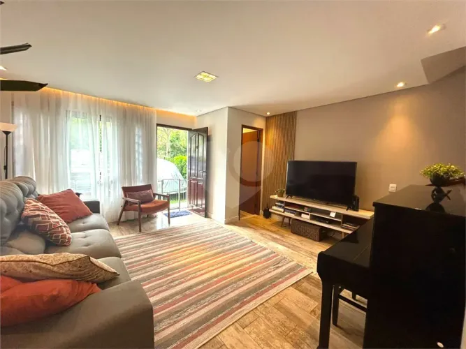 Casa em Condomínio Flores de Laet com Quintal e Área Gourmet