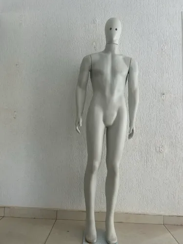Vende-se manequim masculino
