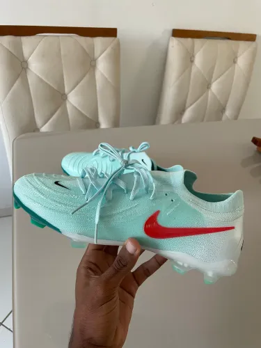 Chuteira Nike Phantom 42