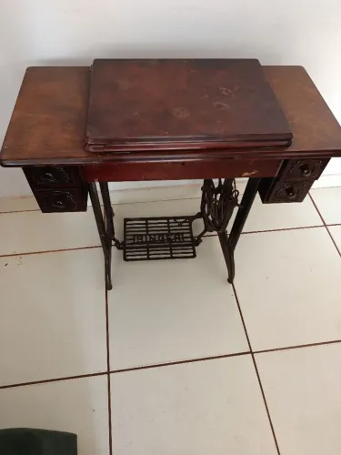 Máquina de costura antiga Singer