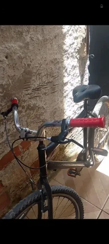 Vende-se bicicleta boa preta