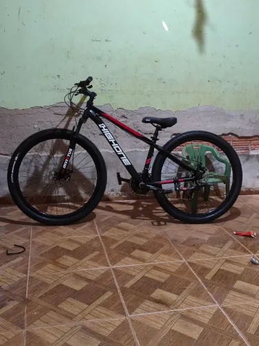 Bicicleta aro 29 com três meses de uso