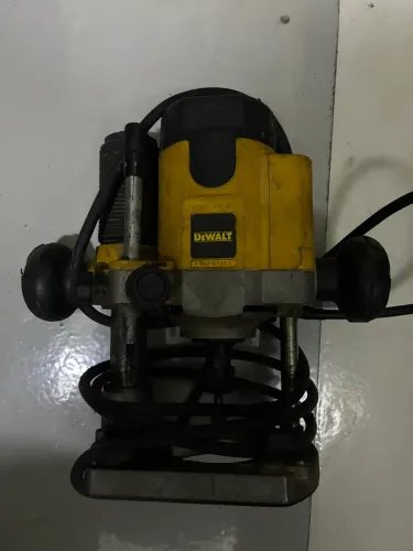 Tupia de coluna DeWalt