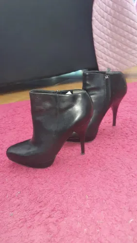 Bota importada em couro n 5.1/2 ( serve 33)