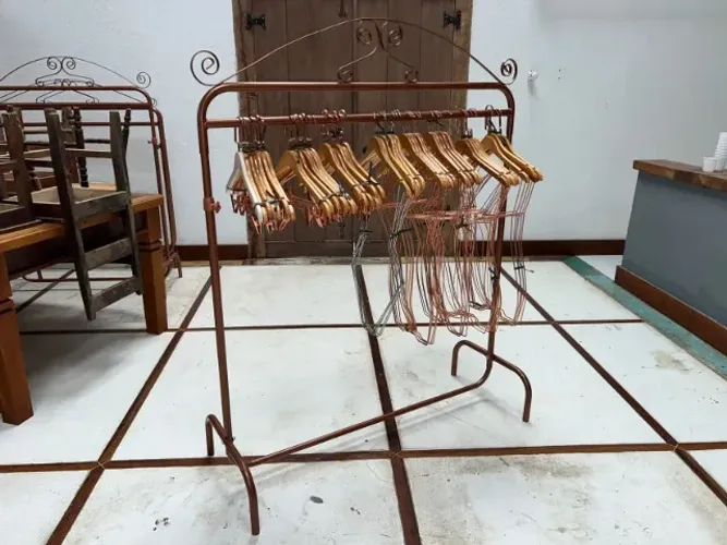 Cabides em Madeira e Bronze