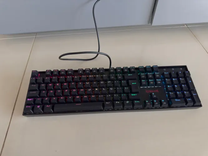 Teclado mecânico redragon mitra RGB