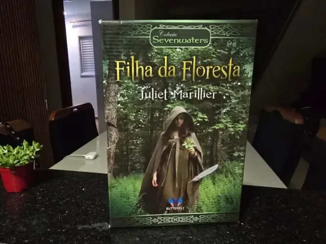Livros Coleção Sevenwaters - Filha da Floresta, Filho das Sombras e Filha da Profecia