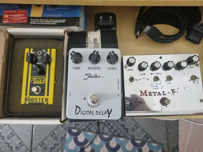 Vendo Pedal Booster da Fire, um Delay Shelter e um Distortion Metal End