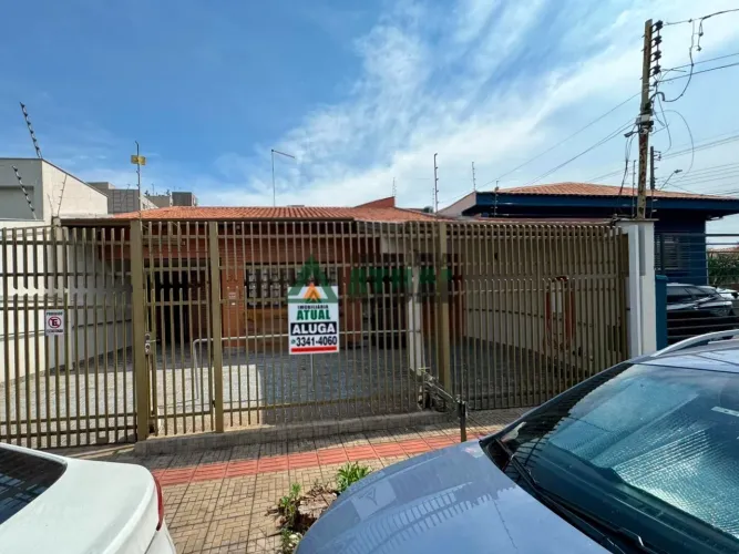 CASA RESIDENCIAL COM 3 QUARTOS NA REGIÃO CENTRAL DE LONDRINA