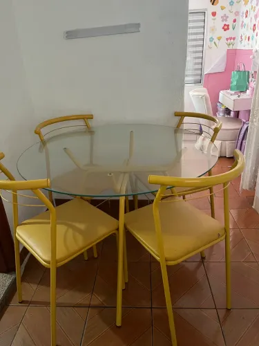 Mesa de Jantar Tampo de Vidro 4 Cadeiras