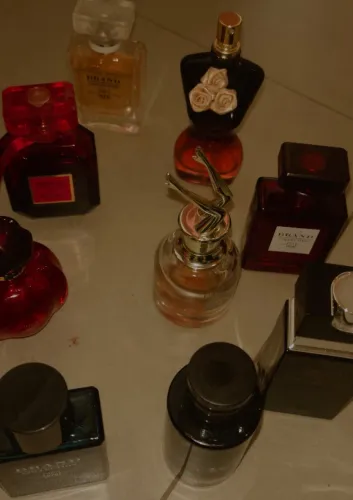 Perfumes brand (cada)