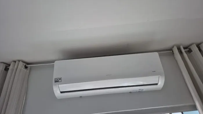 AR-CONDICIONADO SPRINGER MIDEA INVERTER 24.000 BTUs - 220V