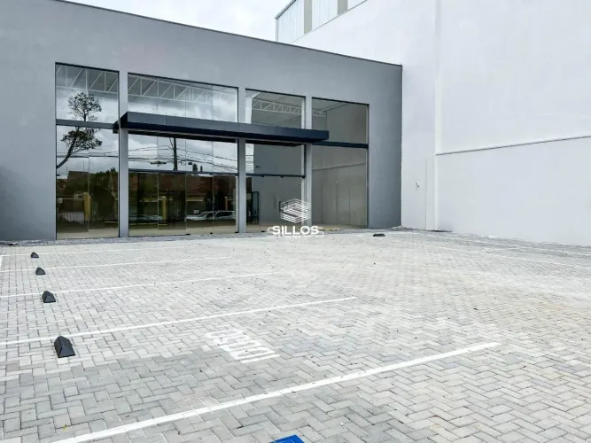 Lojas Comerciais para Locação com 254 m², Pé-Direito Duplo e Estacionamento, no Centro de