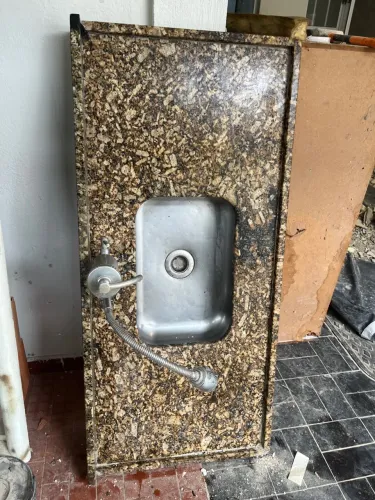 Pia/Bancada de Granito com Cuba Inox e Torneira - Completa