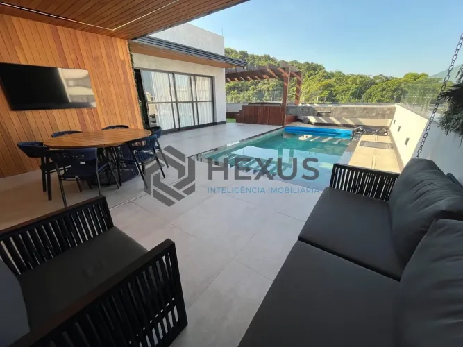Cobertura de alto luxo com piscina e churrasqueira na Praia das Pitangueiras, Guaruja