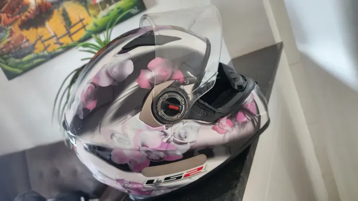 Capacete Ls2 rosa com branco