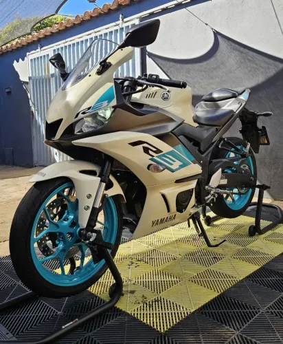 YAMAHA R3