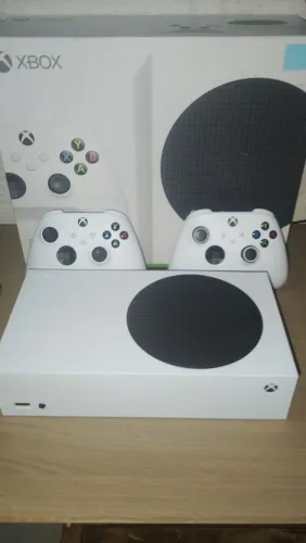 Xbox série s com 2 controle