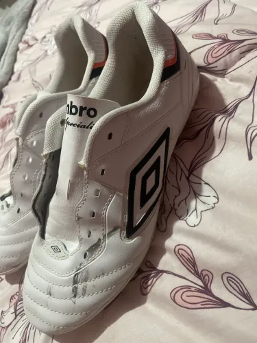 Chuteira umbro