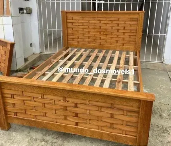 Cama de solteirão madeira maciça.