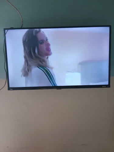 TV SMART 32 POLEGADAS SEM MARCAS DE USO.