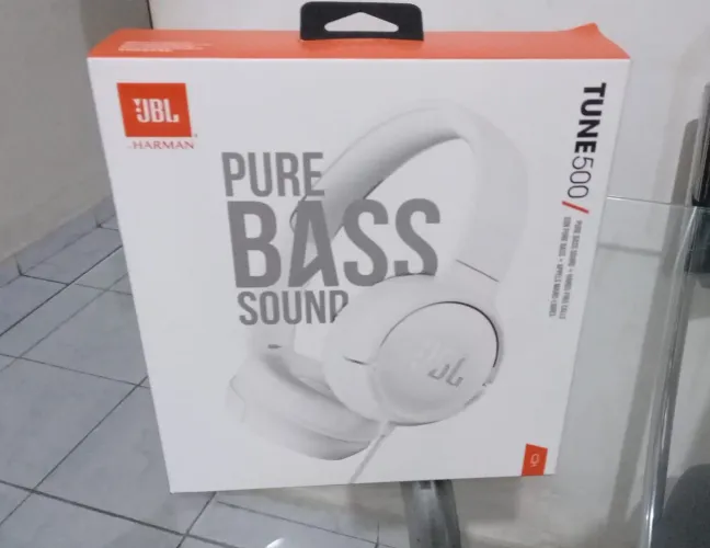 VENDO FONE DE OUVIDO COM FIO ON-EAR JBL TUNE 500 BRANCO JBLT500WHT  200,00 .<br>RIGINAL...