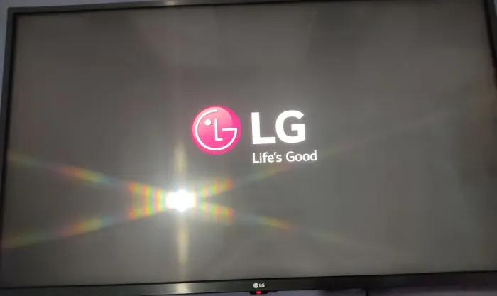 TV 43 polegadas LG smart funcionando perfeitamente e acompanha controle 