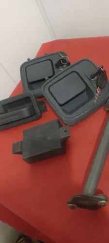 Vendo peças de caminhão relé de seta fechadura etc