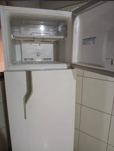 Geladeira semi nova