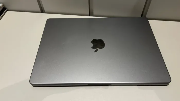 MacBook Pro 14, M2 Pro, 16GB RAM, 512GB SSD |