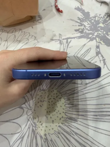 iPhone 16 