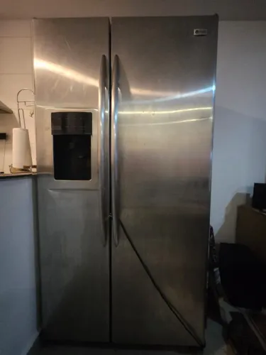 GelaGeladeira GE Side-by-Side Inox com Dispensador de Gelo e Água - Rio de Janeiro