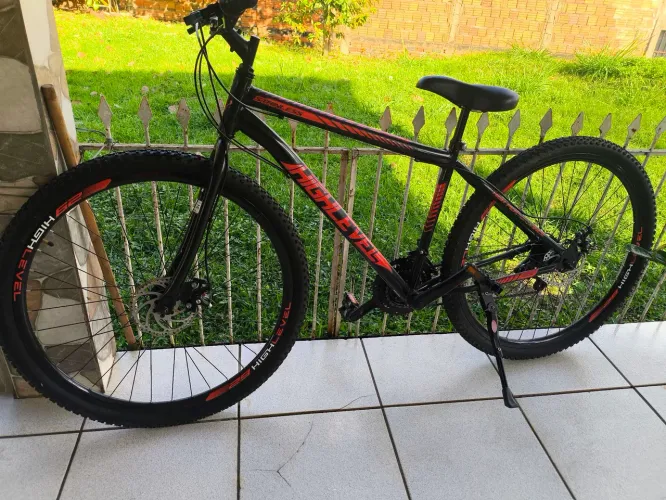 Bicicleta pouco tempo de uso