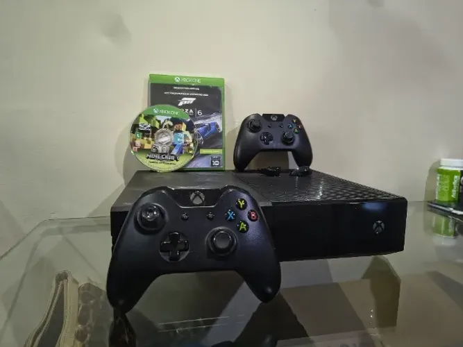Xbox One Fat 500GB + 2 Controles + 2 Jogos