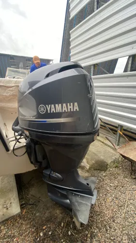 Motor de Popa Yamaha 115HP 4 Tempos - Completo + Hélice Inox + Comandos