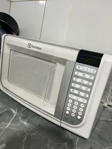 Forno Micro-ondas Electrolux 31L, modelo MEF41