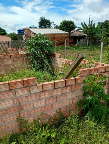 Terreno com início casa