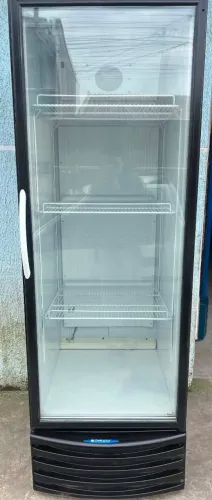 Vendo uma espositora de bebidas marca gelopar em ótimo estado